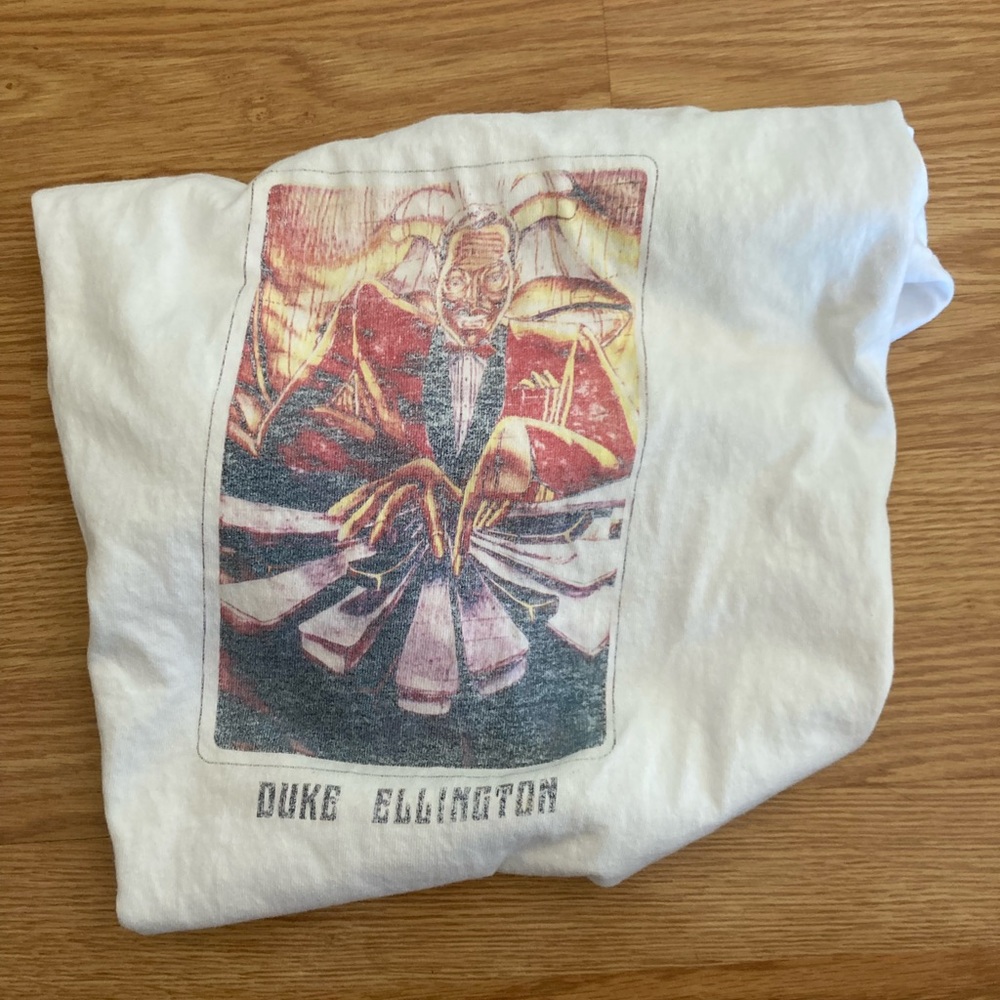 Rare 1991 vintage single stitch tee shirt featuring Duke Ellington.  Men’s XL